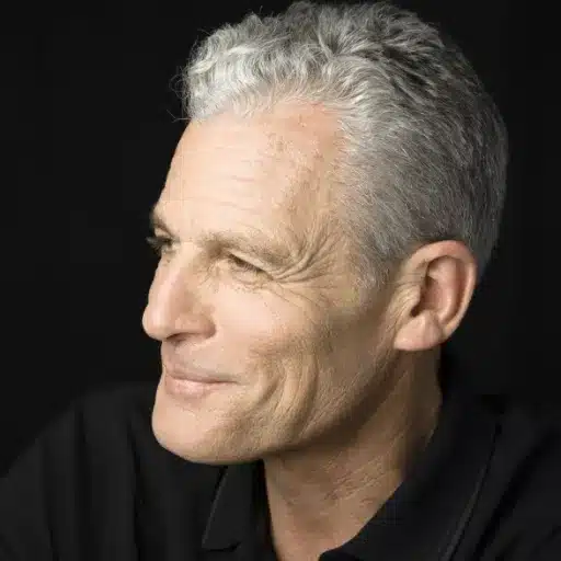 best hairstyles for older men with thin hair